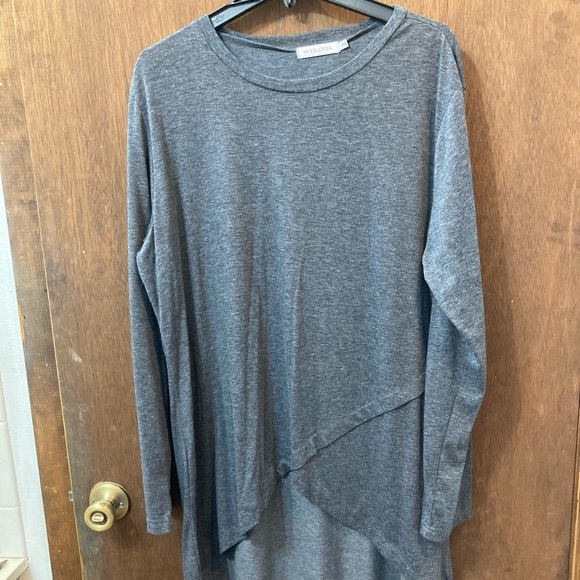 High/Low heather gray shirt - Picture 1 of 3